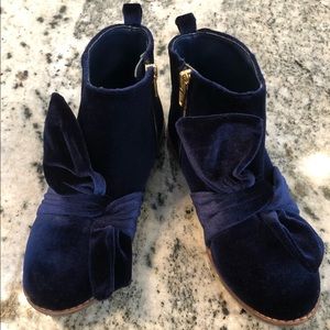 Suede girl Dress shoes, size 2. Janie and Jack